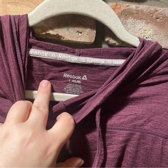 Reebok Womens Hoodie Size L Purple Long Sleeve Thumbholes Pullover Logo - Picture 3 of 5